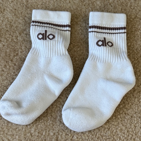 Alo Yoga Unisex Half Crew Throwback Socks, Small (5M-7M), White/Mushroom, EUC - Picture 1 of 1